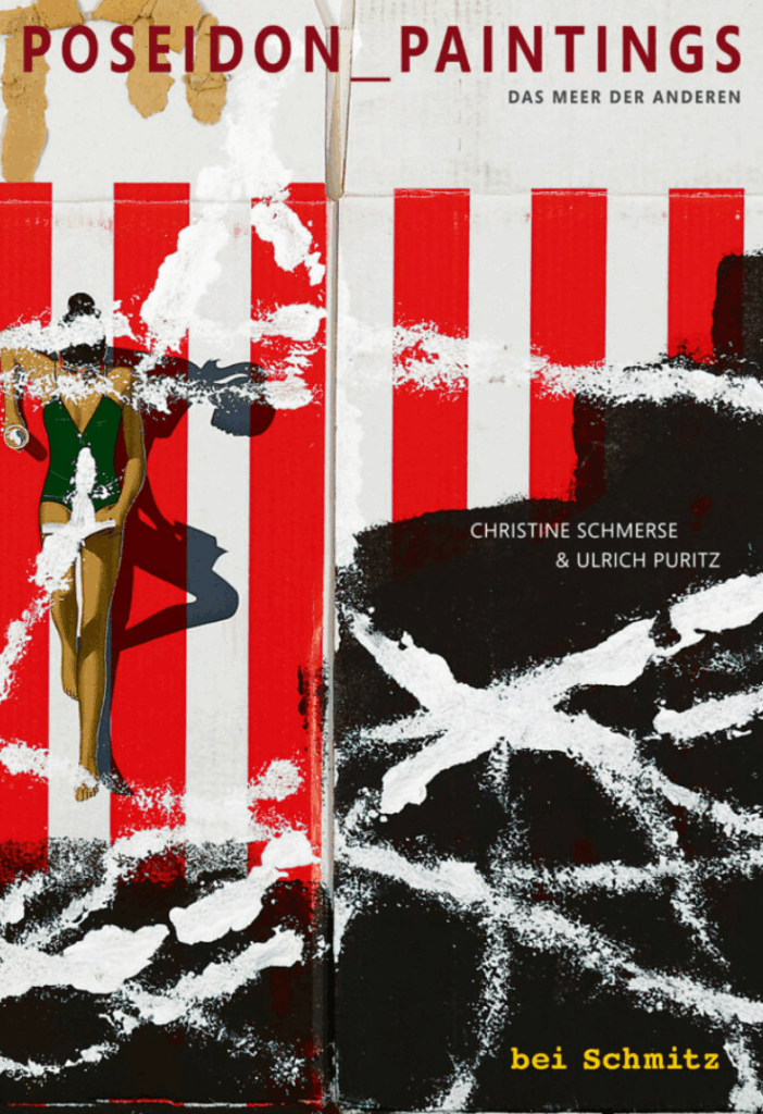 le ciel est un vide coloré | la mer le | plus grand des félins | […] | la lune est toute prête
| à faire | chute libre | le soleil a le coeur d’enfer  (James Noël 1)

der Himmel ist gefärbte Leere | das Meer die größte aller Raubkatzen | […] | der
Mond ist drauf und dran | sich in die Tiefe | zu stürzen | die Sonne hat ein
Höllenherz  (2)

Unter anderem Zeilen wie diese aus einem Gedicht von James Noël gelangten irgendwie von Haiti nach Deutschland – genauer: nach Berlin – und von hier via Internet wieder zurück über den Atlantik. Und zwar dorthin, wo wir uns – eine Inselhälfte weiter in der Dominikanischen Republik – für ein paar Monate eingerichtet haben.

Texte und Gedichte aus der jeweils bereisten Region schieben das, was europäische Augen zu sehen und zu verstehen glauben, auseinander und verschaffen Durchsichten und Einblicke in ein unbekanntes Dahinter. Ob in Französich, Spanisch, Englisch oder Kreol – Textquellen studieren wir, soweit uns möglich, im Original. Wir möchten in fremde Sprechweisen und Klänge eintauchen und uns in deren Aussprache üben. Wir möchten dem stummen Schwarz fremder Worte mit unserem Atem und unserem Stimmen ‚Leben einhauchen’. Neben einem möglichen Wortsinn gehen wir jenen Unterströmungen nach, die in Sprachmelodien und Klangbildern fremder Kulturen zum Ausdruck kommen. (3)

Und während der Wind – seit Tagen schon – mit den Palmen fuchtelt, die Brandung den Strand traktiert und der Blick über das Wellengetümmel die Dichterworte zu bestätigen scheint, stellt sich uns – bei allen Bemühungen zu verstehen – die Frage: Würden wir jemals sehen können, was Einheimische sehen, wenn sie sehen, was wir sehen?

Und umgekehrt: Wie lässt sich verständlich machen, was uns unsere Kunst hatverstehen lassen, nachdem wir sahen, was auch Einheimische sehen?

Poseidon Paintings – ein Versuch.

 

Christine Schmerse & Ulrich Puritz:
POSEIDON_PAINTINGS
DAS MEER DER ANDEREN

Softcover, 29,8 x 21 cm, 216 Seiten,
Ein Bild-Essay mit Gedichten und Textfragmenten

Preis: 29,00 € (zzgl. Versand)
ISBN 978-3-9820039-3-1